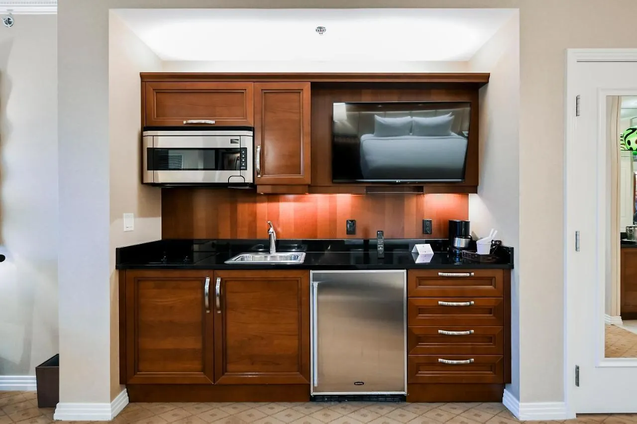 Penthouse Suite With Strip View At The Signature At Mgm Grand Las Vegas